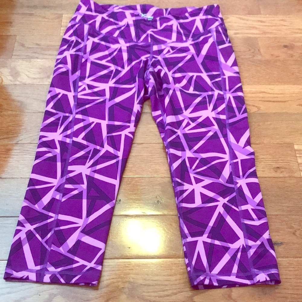 6/$20 OLD Navy purple capri leggings